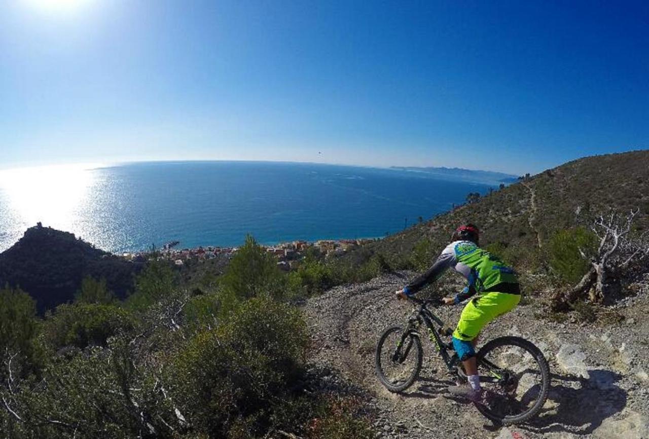 Hotel San Pietro Palace Finale Ligure Dış mekan fotoğraf